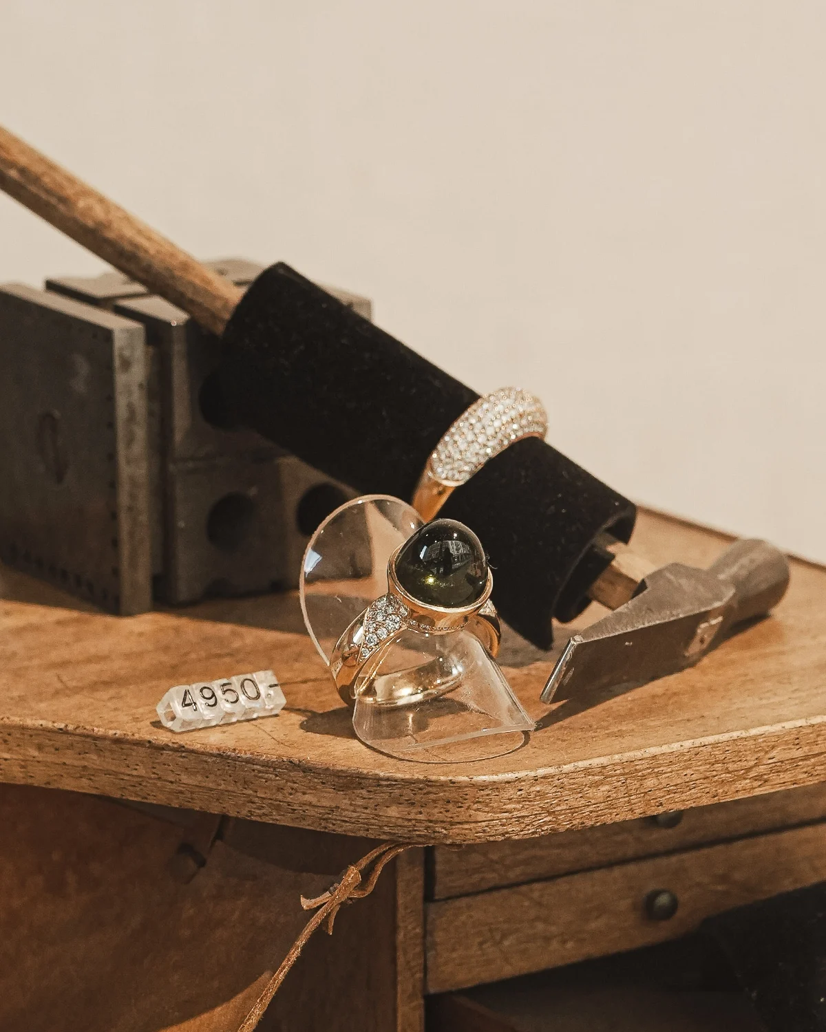 Réparation – bague dans la pince d'établi