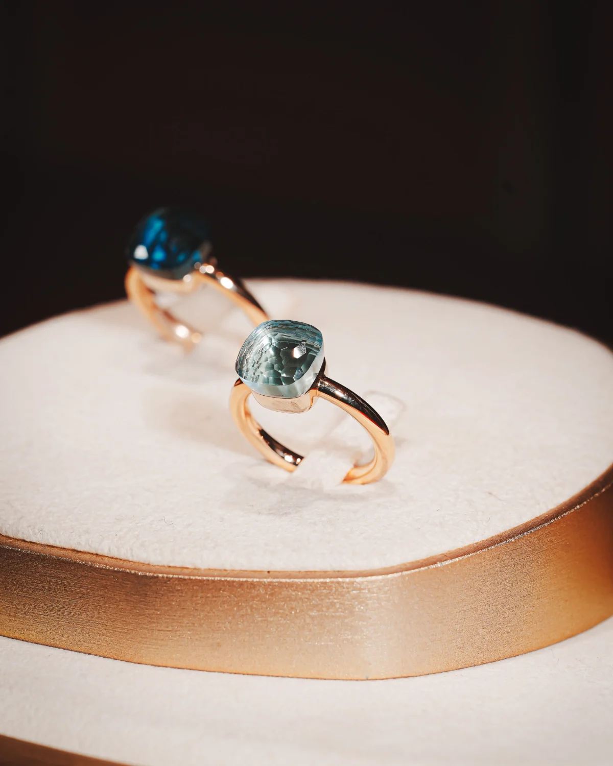 Conseil – essayage d'une bague en boutique